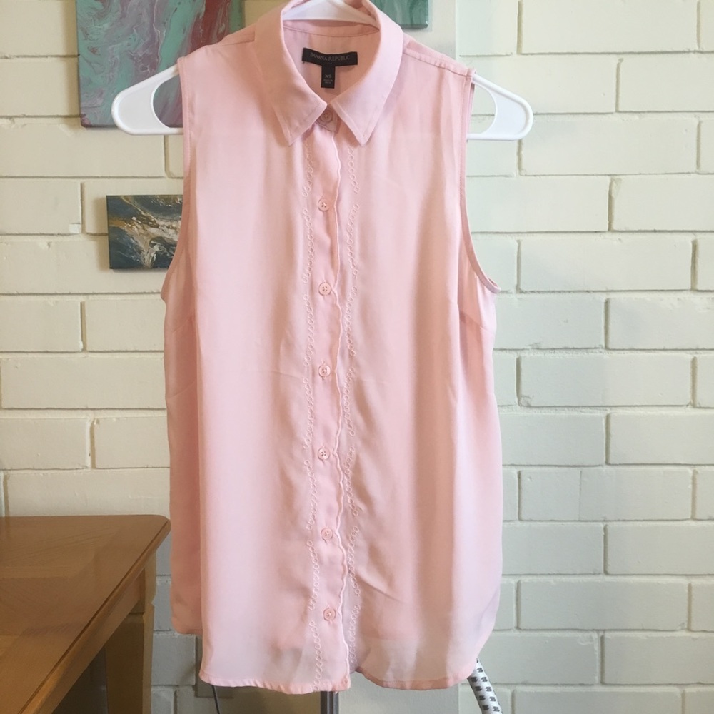 Banana Repub Sleeveless Venetian Pink Scallop Top